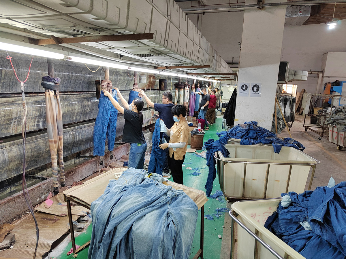 Our denim clothing spraying workshop