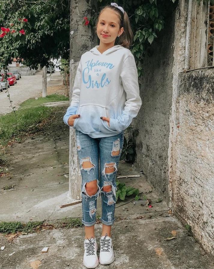 50 Chic Denim Outfit Ideas with Styling Tips