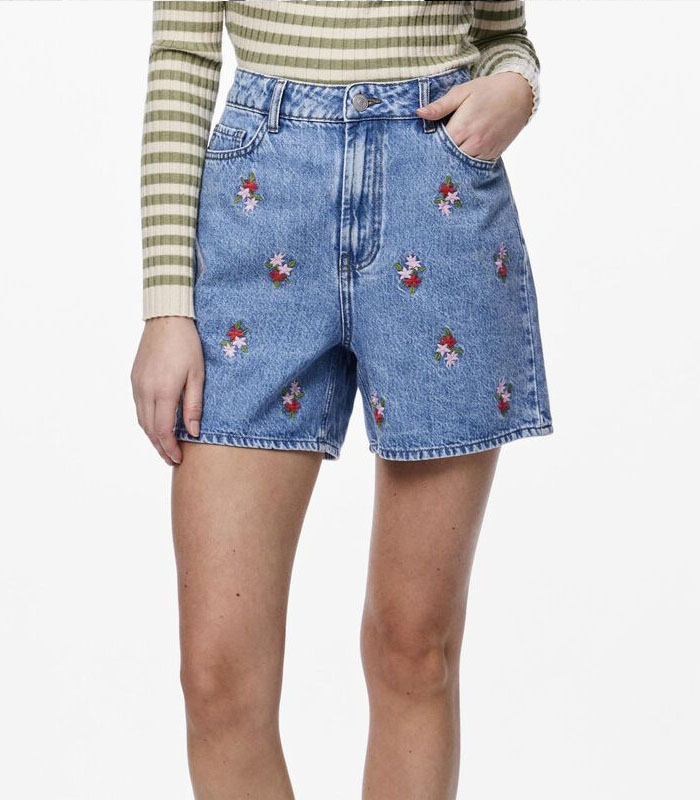 Affixed Cloth Embroidery Denim Short