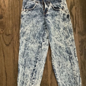 Acid wash jeans