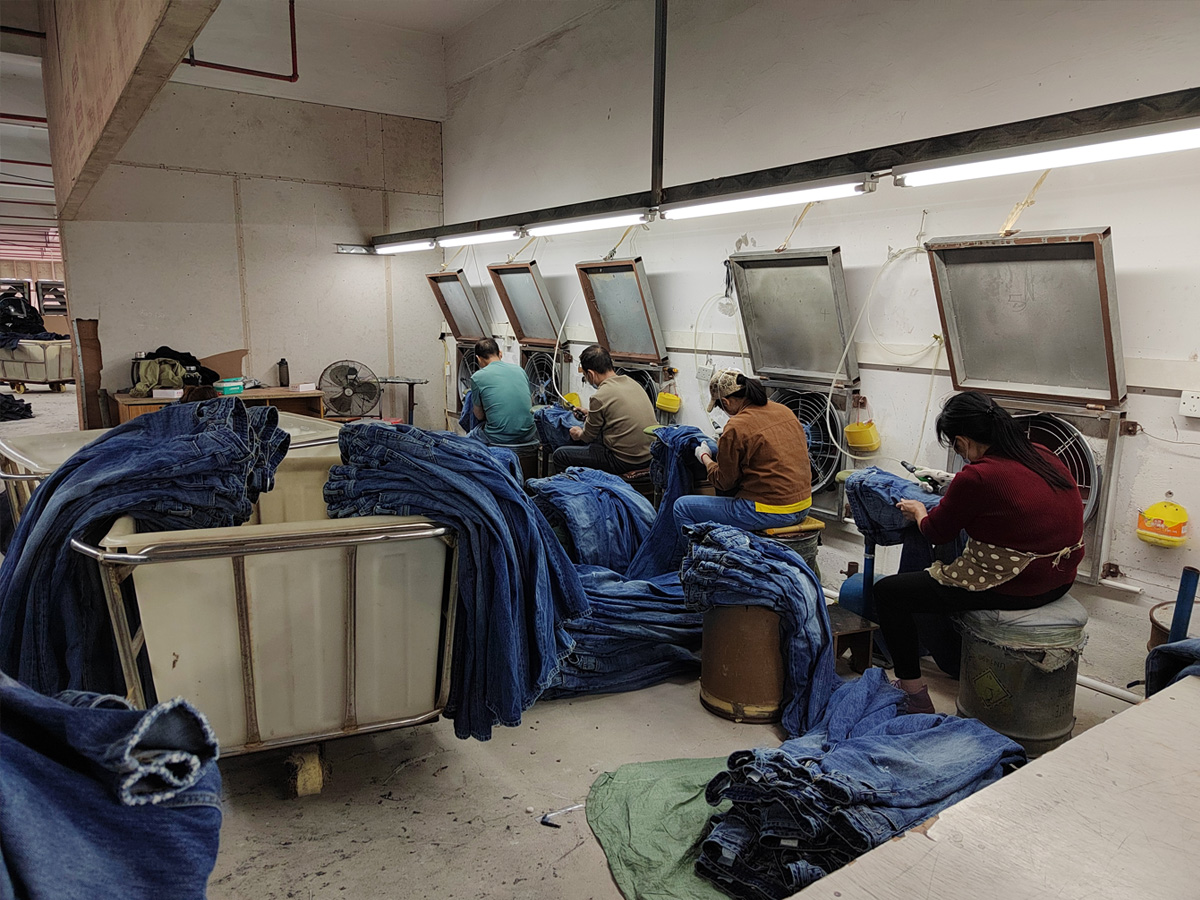 Denim clothing abrading process workshop