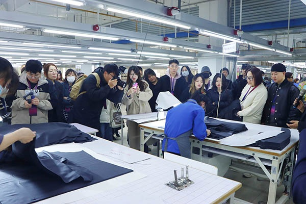 Wholesale Denim Supplier with Exclusive Discounts for Bulk Buyers