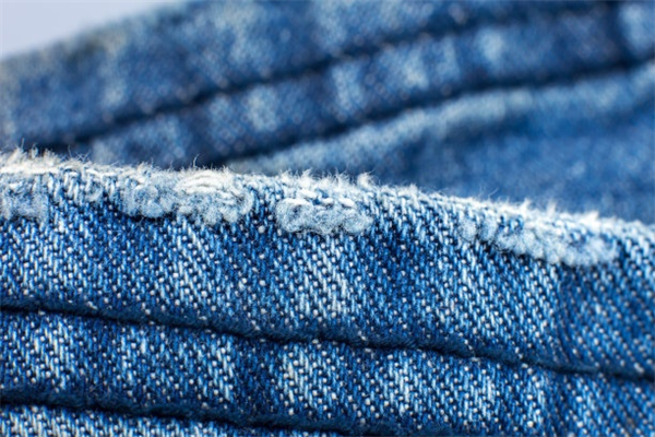 How to Style Your Ripped Denim with Heels for a Chic Vibe