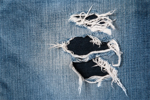 Why Frayed Hem Jeans Are a MustHave in Your Denim Collection-3