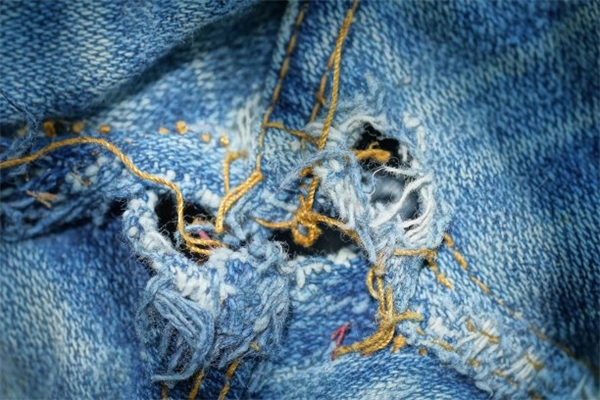Innovative Denim Garment Grinding And Tearing Methods For Brands