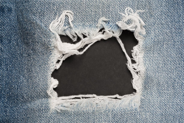 The Best Distressed Denim Looks for a Music Festival