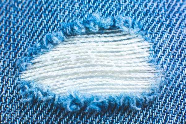 How to Pair Your Ripped Denim with Elegant Tops for Contrast-2