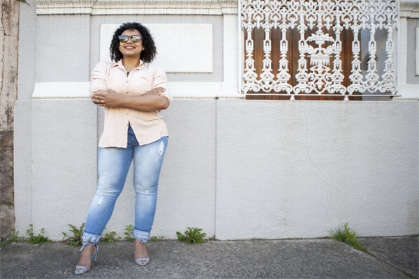 Menopause-Friendly Denim: Comfortable Yet Stylish Options-3