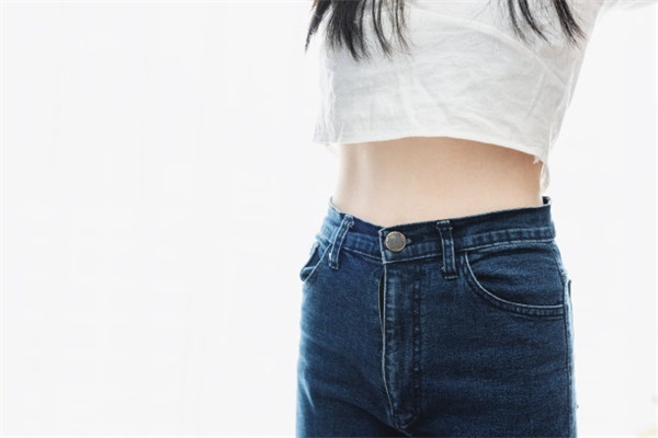Custom Jeans Using 1950s Loom Machinery