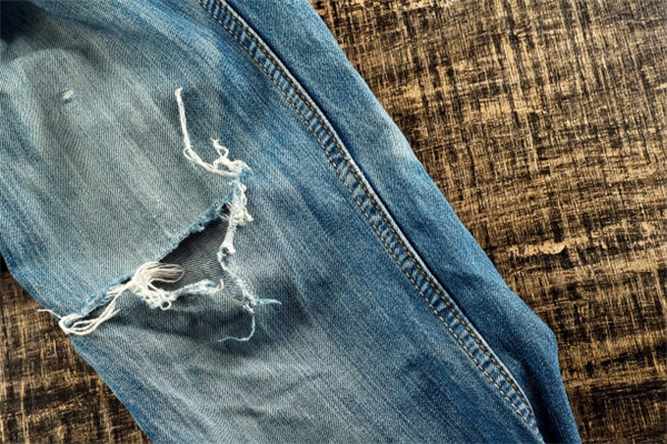 How to Distress Denim Like a Pro for a FashionForward Look-2