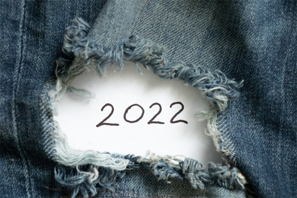 How to Wear Distressed Denim with Layers for a Cool Effect