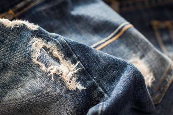 How to Style Your Distressed Denim Skirt for a Feminine Look-2