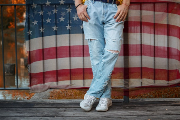 Professional Denim Abrasion And Tearing Techniques For Jeans