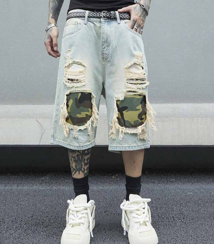 Men Camo Print Ripped Frayed Denim Shorts