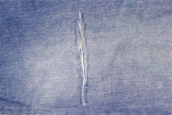 Custom Denim Sanding And Tearing Processes For Designer Styles