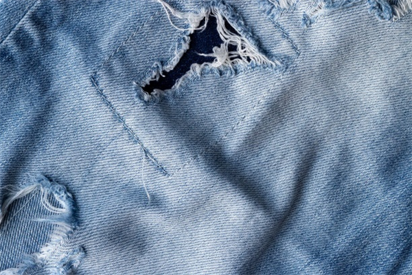 The Best Ways to Wear Distressed Denim for a Casual Day-2