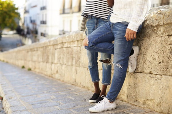 Innovative Denim Tearing And Destroying Methods For Branded Clothing-2