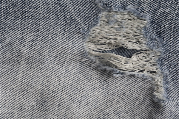 Why Heavy Ripped Denim Pants Are a Street Style Favorite-2