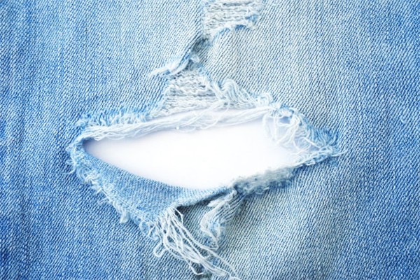 The Best Lightly Distressed Jeans for a Minimalist Wardrobe-2