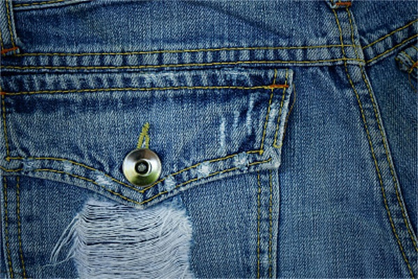 VR-Compatible Stretch Denim:Unrestricted Movement for Virtual Reality