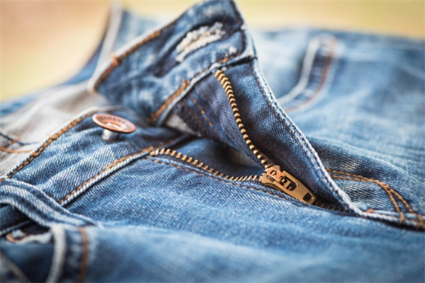 High End Denim Tearing And Sanding Factory For Fashion Labels