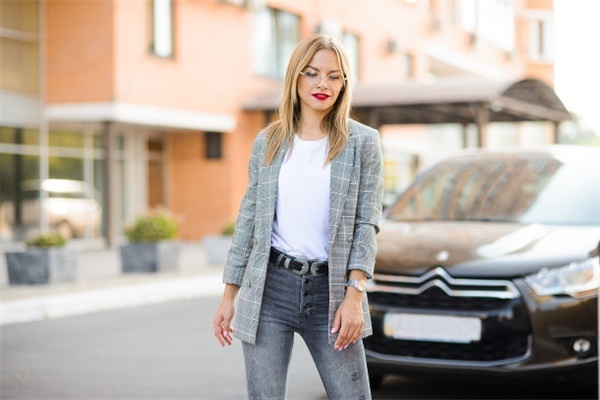 Business Trip Denim: Professional Looks That Pack Well-3