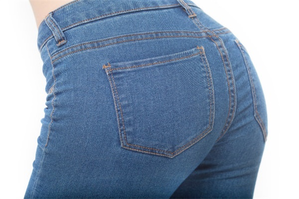 Business Trip Denim: Professional Looks That Pack Well-2