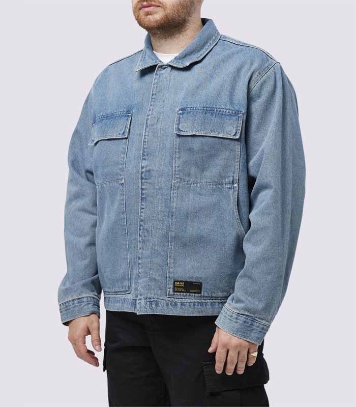 Men’s Mid-Blue Utility Denim Jacket – Workwear-Inspired with Multi-Pocket Design, Distressed Finish, and Classic Indigo Wash."
