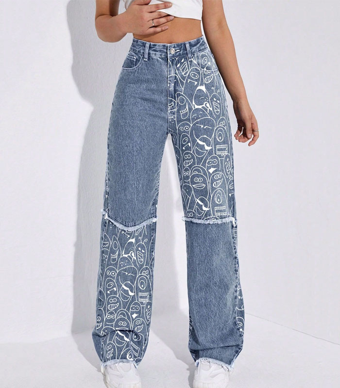 Jeans de Perna Reta com Lavagem Casual, Estampa de Cartoon em Retalhos