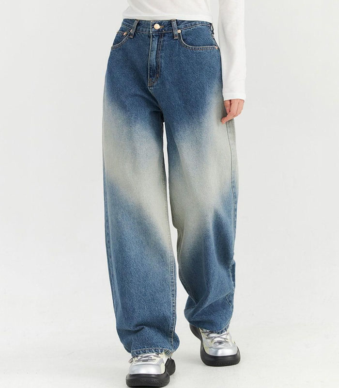 Women’s Wide-Leg Jeans with Dark Blue Spray-Dyed Ombre Effect