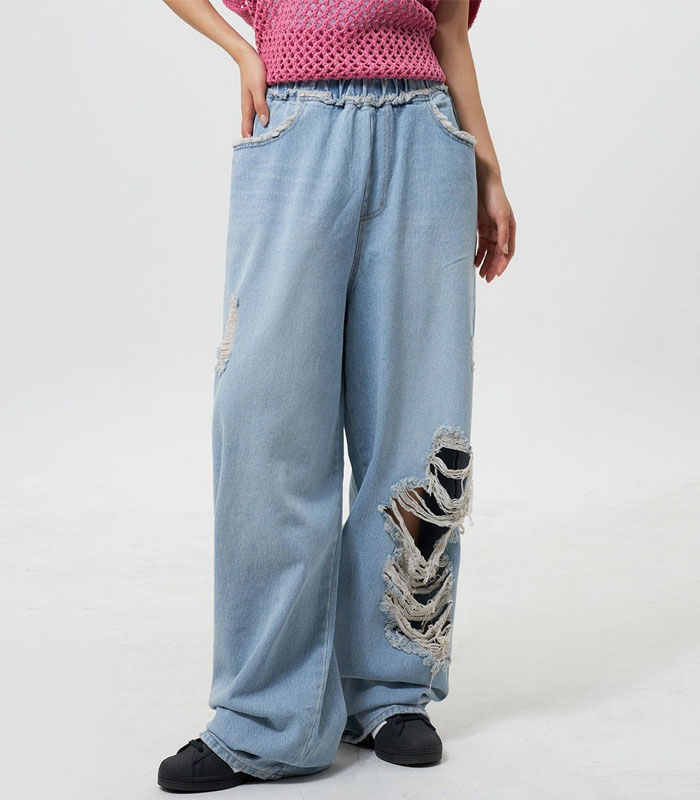 Women's Distressed Light Blue Minimalist Design Plus-Size Jeans