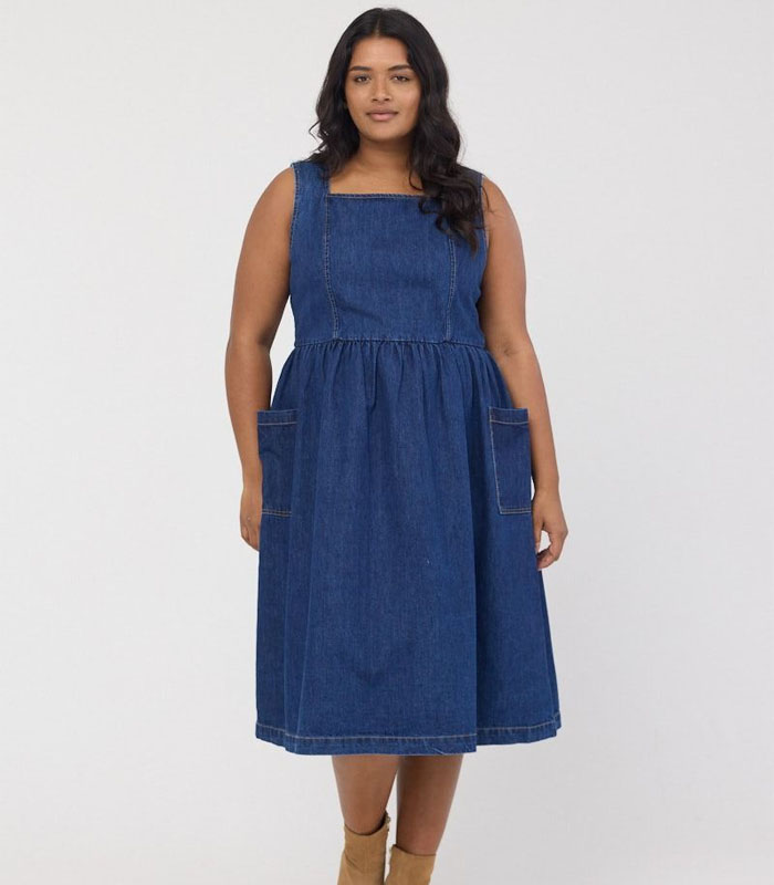Oversized Square Neck Sleeveless Denim Dress – Washed Dark Blue with Large Pockets (Plus Size)