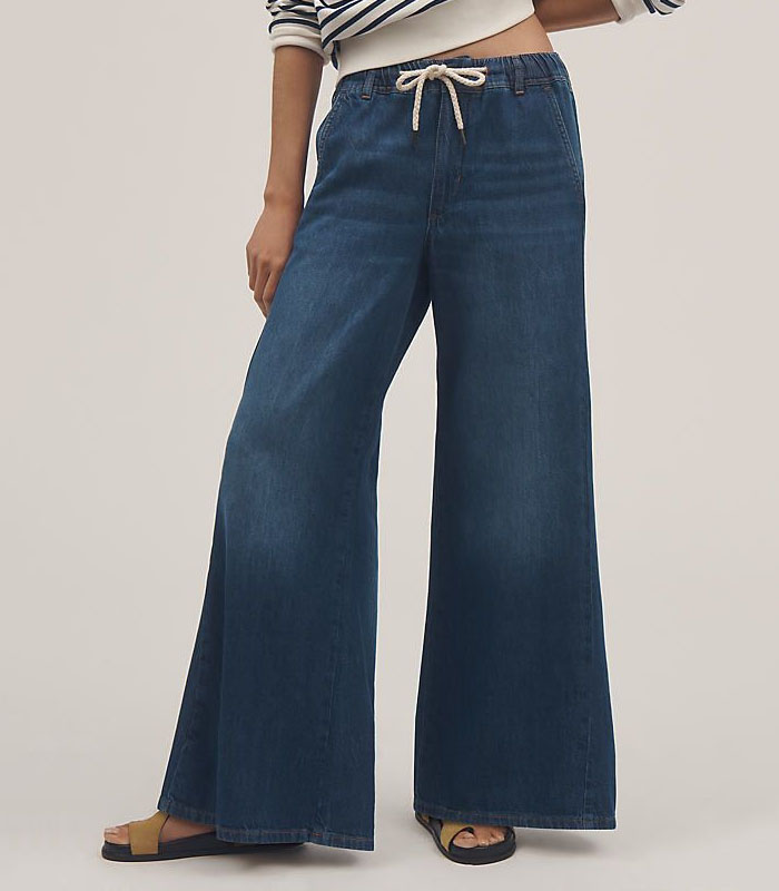 Casual tie-waist women's jeans in deep blue, featuring a comfortable mid-rise and wide-leg fit