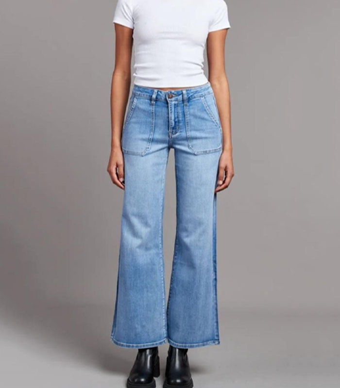 Women's High-Stretch Flared Jeans – Mid Waist, Oversized Pockets | Light Washed Denim