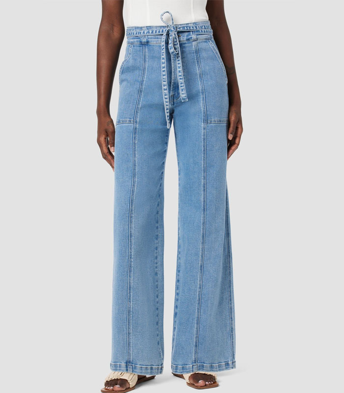 Relaxed fit straight-leg jeans in light blue wash, featuring a comfy elastic waistband and stylish tie-detail