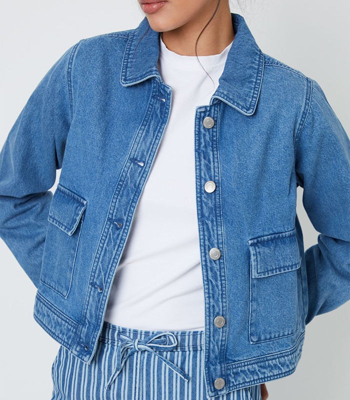 Stylish Dark Blue Box Crop Denim Jacket with Large Pockets Trendy Short Length Casual Outerwear for Women
